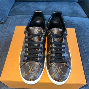 Louis Vuitton- Frontrow Sneaker